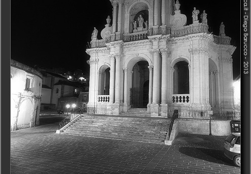 Chiesa in notturna