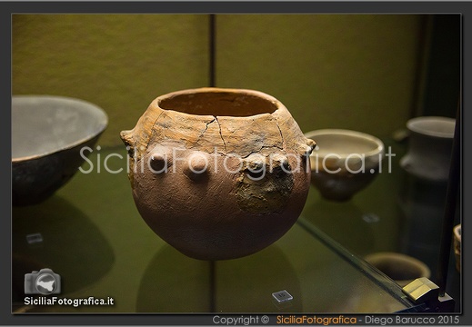 Ceramiche preistoriche dalla Grotta Chiusazza