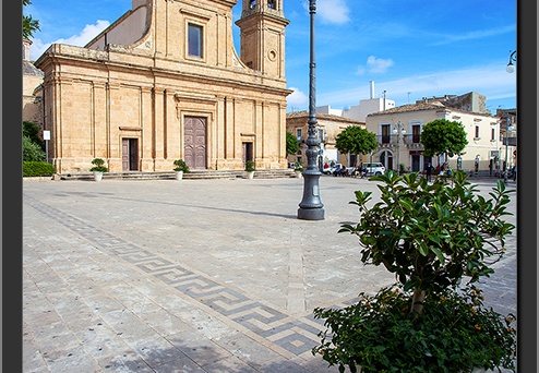 Piazza e chiesa