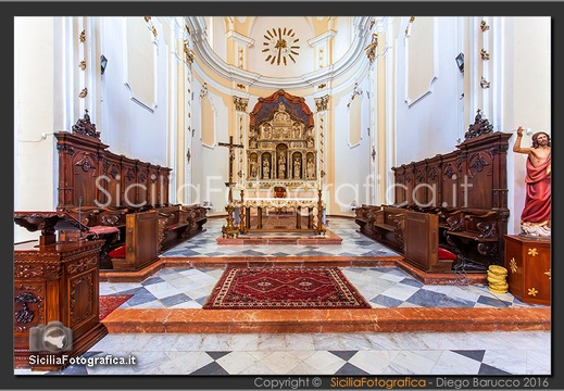 Presbiterio e altare